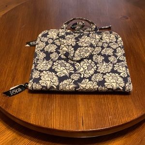 Iōta Blue and White Floral Toiletries/Make-up Case